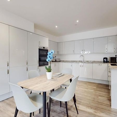 Spacious Two Bedroom Apartment With Valley Views Abertillery Exterior photo