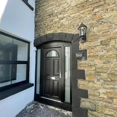 Spacious Two Bedroom Apartment With Valley Views Abertillery Exterior photo