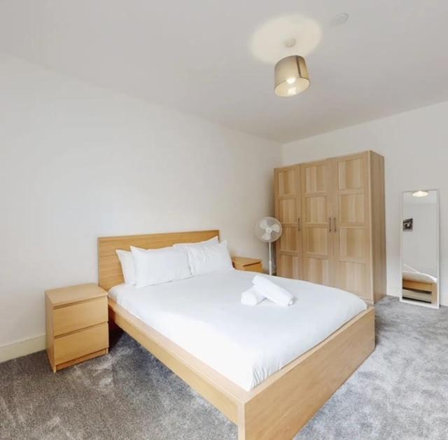 Spacious Two Bedroom Apartment With Valley Views Abertillery Exterior photo