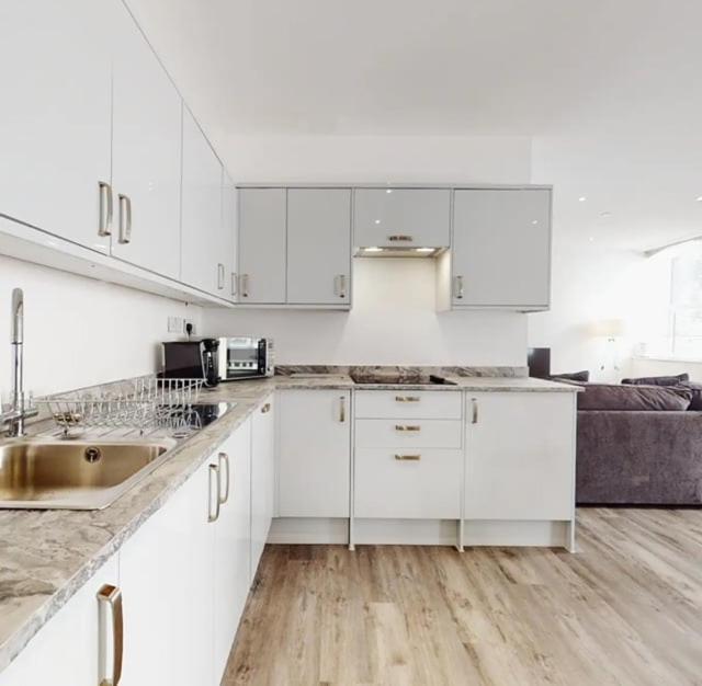Spacious Two Bedroom Apartment With Valley Views Abertillery Exterior photo