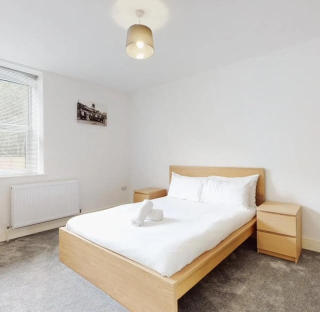 Spacious Two Bedroom Apartment With Valley Views Abertillery Exterior photo