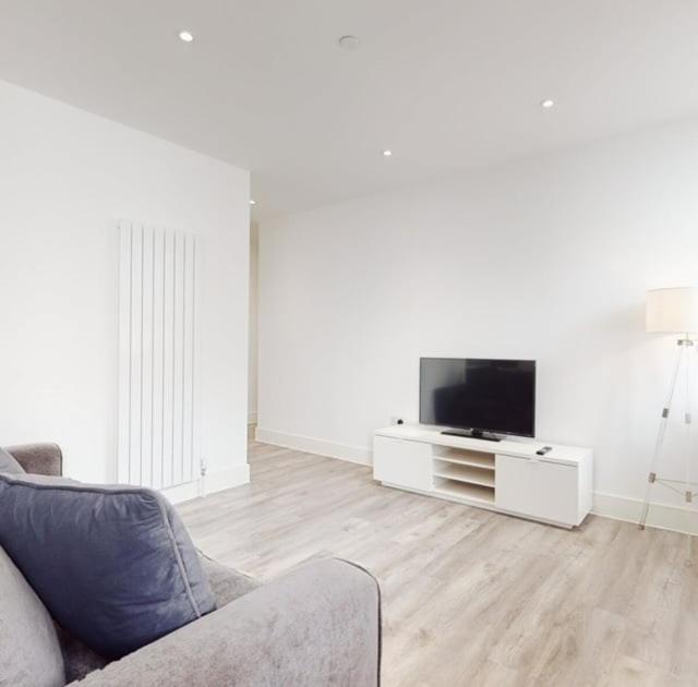 Spacious Two Bedroom Apartment With Valley Views Abertillery Exterior photo